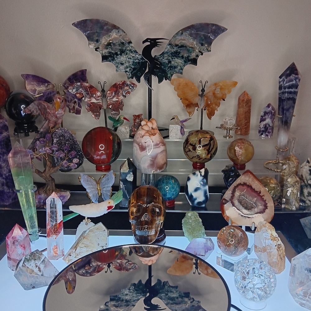 Live Show Sale- Please Bid Responsibly